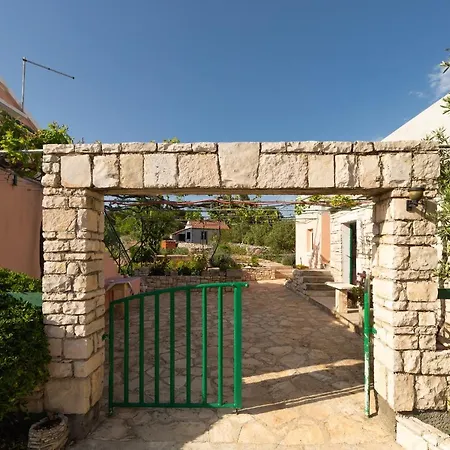 Seaside House For Families With Children Cove Zanavje - Korcula - 19224 *